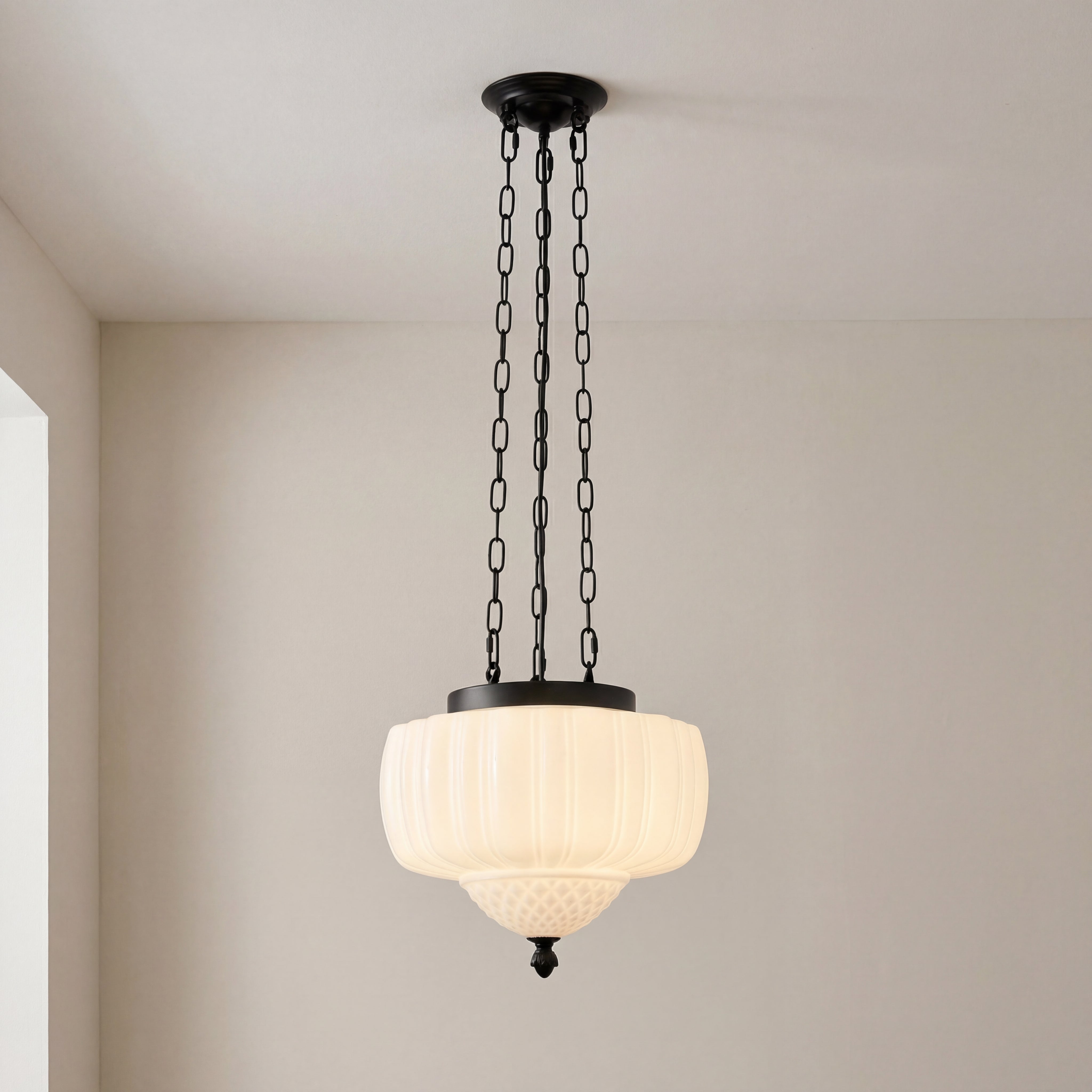 Lámpara colgante vintage de color blanco lechoso