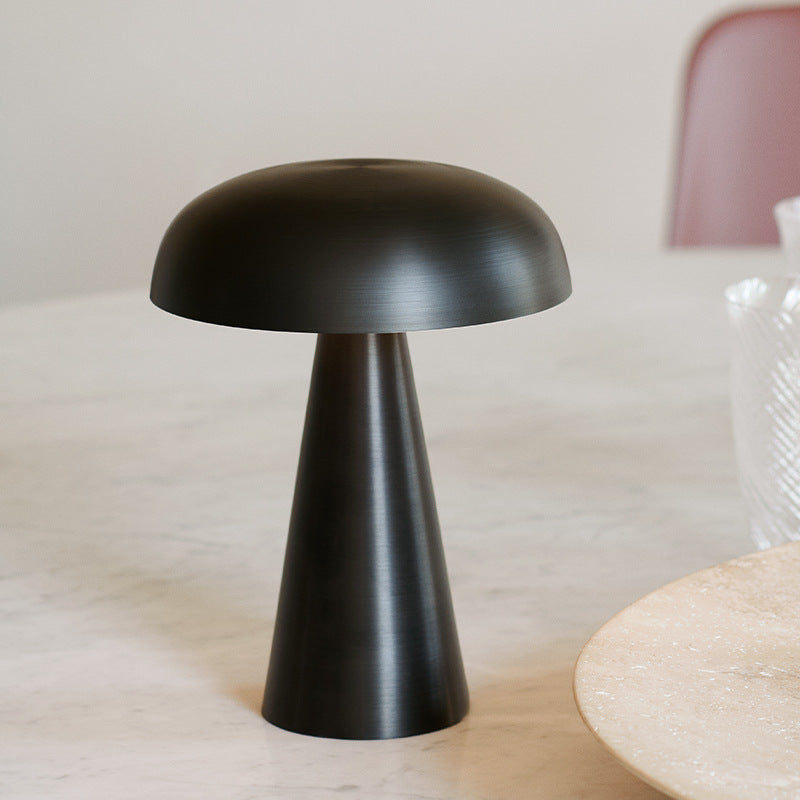 Nova's Table Lamp