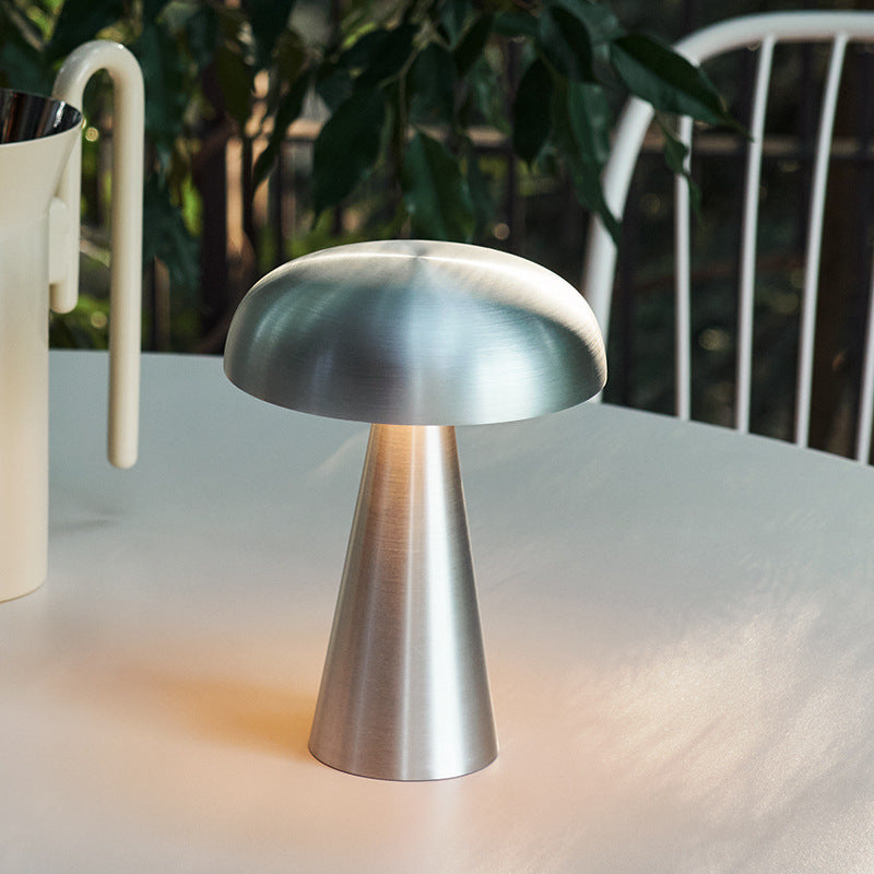 Nova's Table Lamp