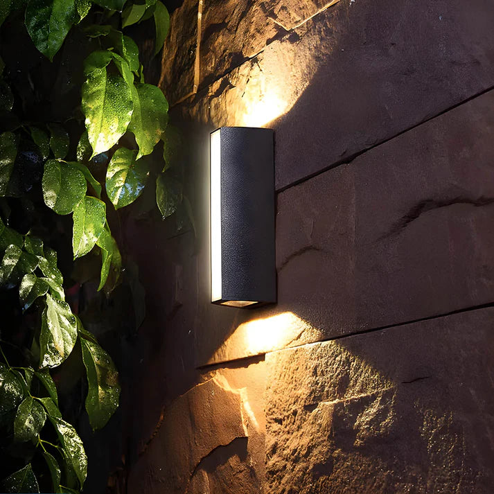 Outdoor 2-way Wall Light