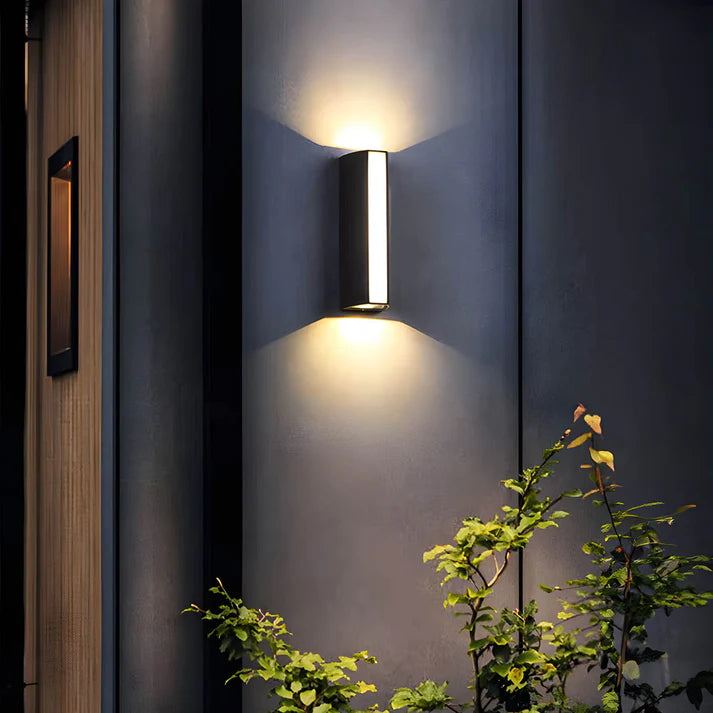 Outdoor 2-way Wall Light