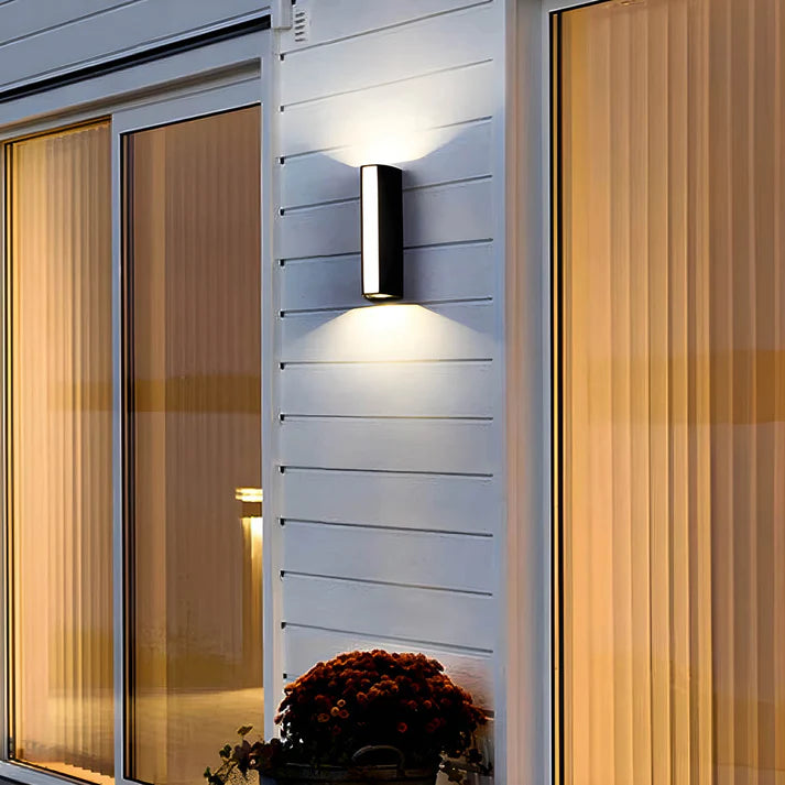 Outdoor 2-way Wall Light