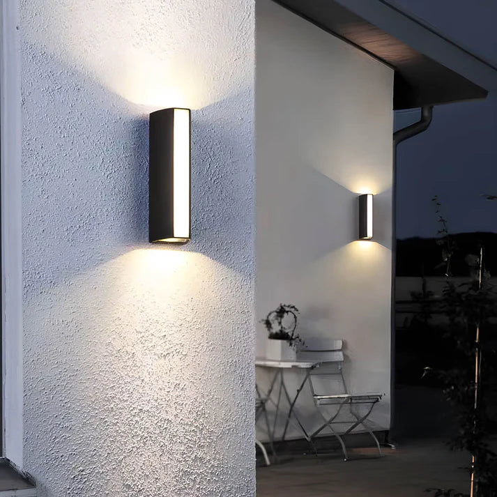 Outdoor 2-way Wall Light