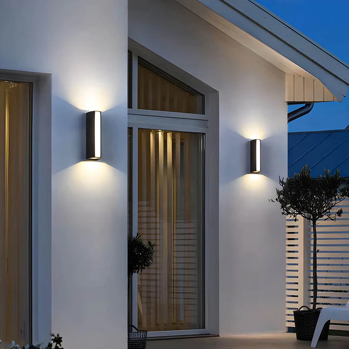 Outdoor 2-way Wall Light