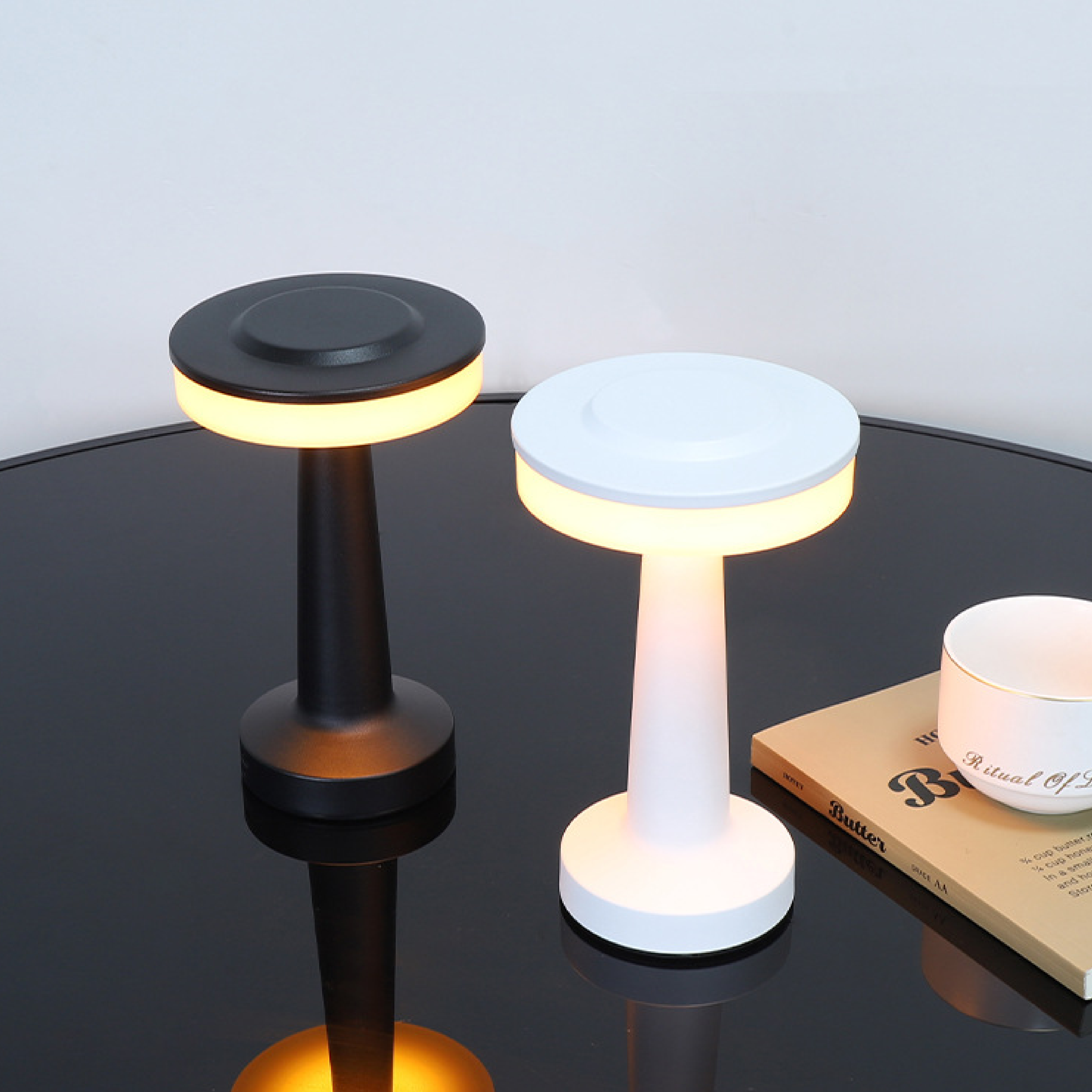 Birdona's Metal Table Lamp