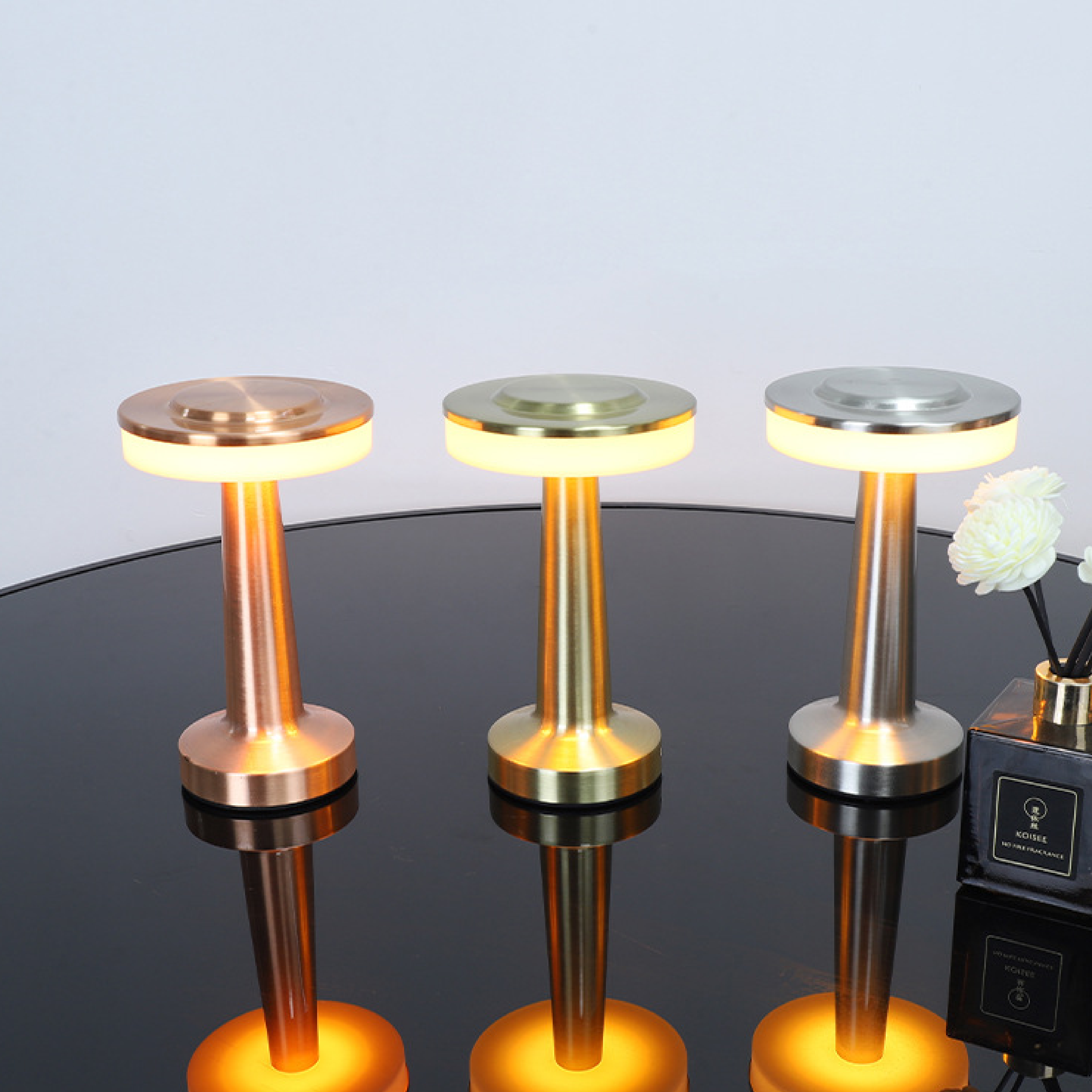 Birdona's Metal Table Lamp